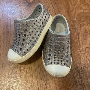Native’s Toddler Size 6, glitter gold